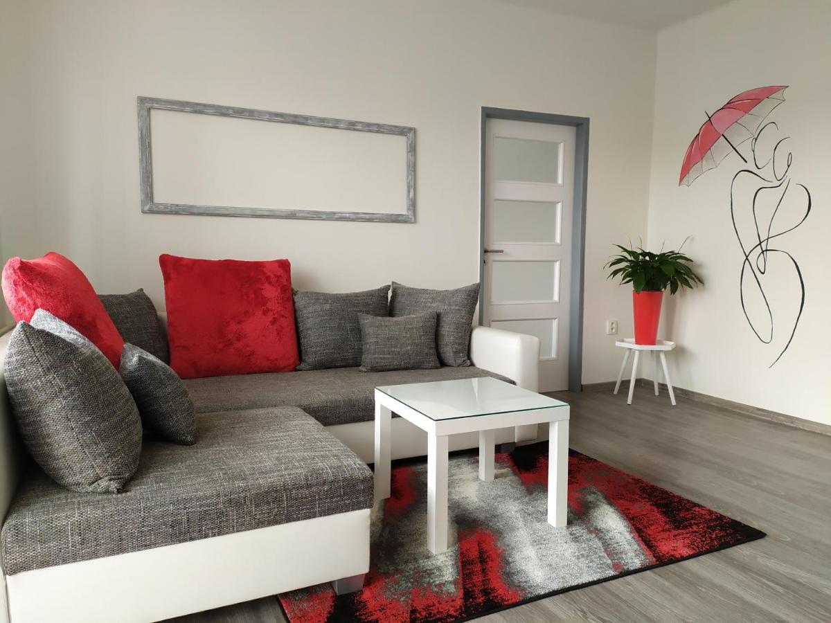 Byt Puskinova Apartamento Hradec Králové Exterior foto